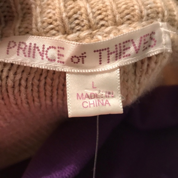 NWT Uber cute sweater with button detail - Picture 4 of 5